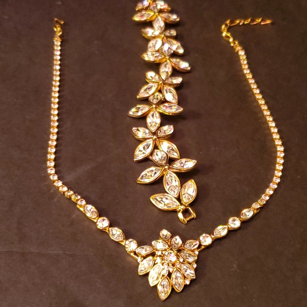 💛Beautiful Gold/Crystal Bracelet & Necklace Set💛 - Picture 7 of 7